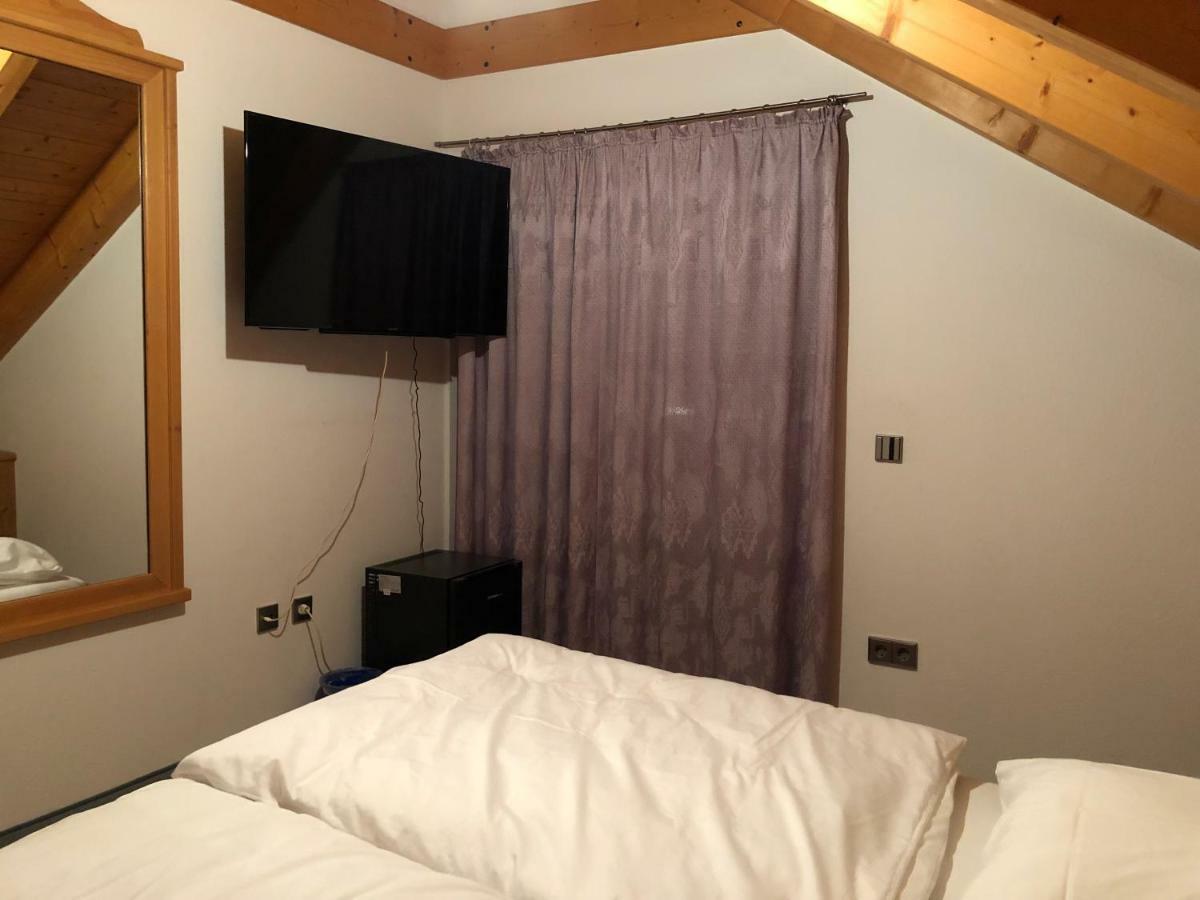 94 - Private Rooms Eichenau Екстер'єр фото
